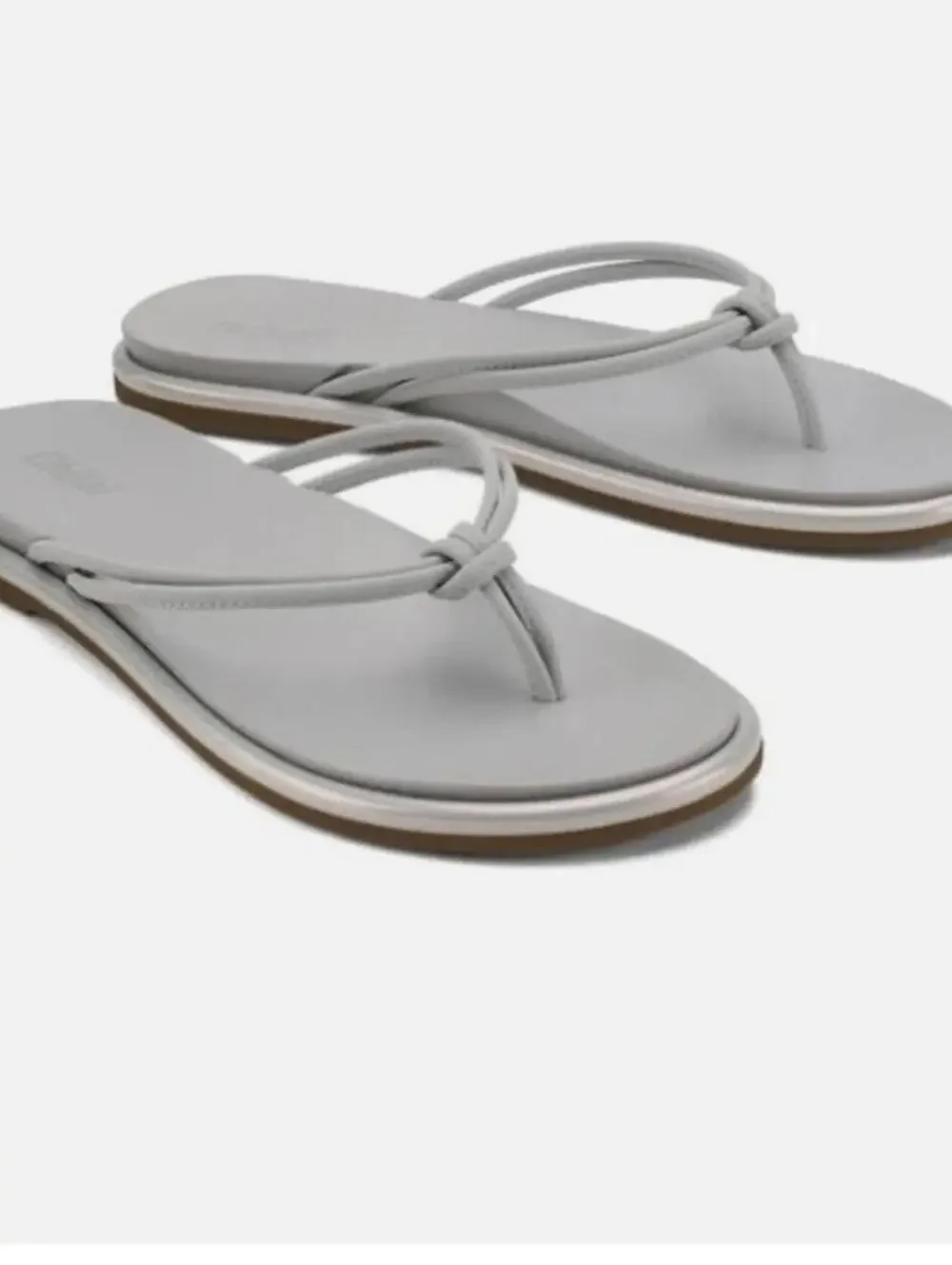 OluKai Aka Women's Size 7 flip-flop Silver Sandals Knotted